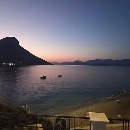 Amazing On-beach In Appartamento Kálymnos