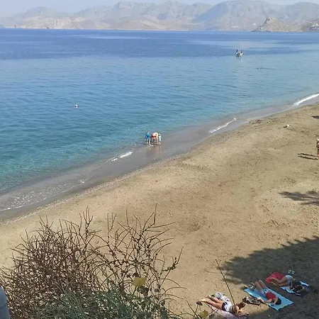 Amazing On-beach In Appartamento Kálymnos